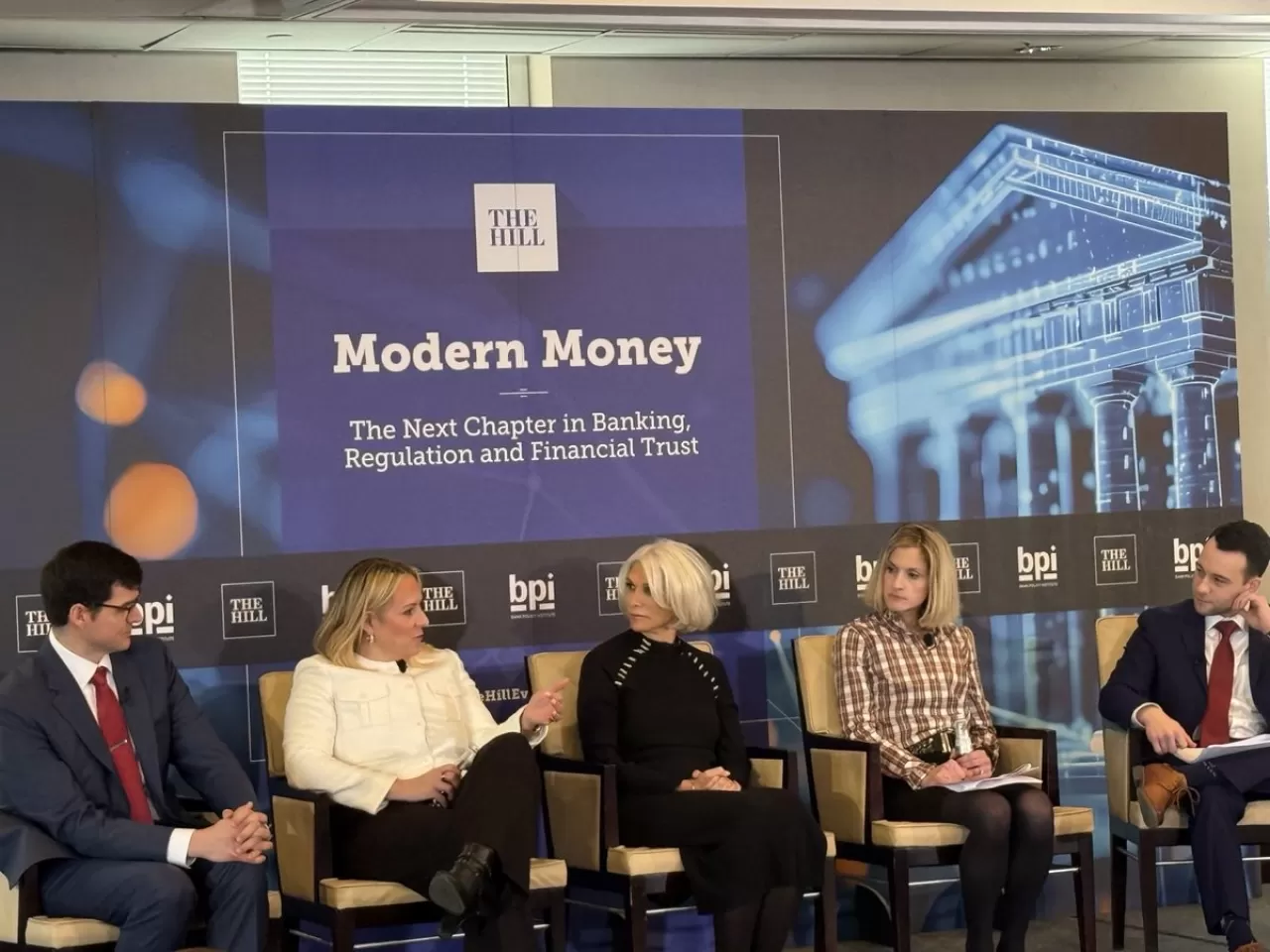 Finans Sisteminde Küçük Bankaların Geleceği ve Yenilikçi Teknolojilerin Rolü