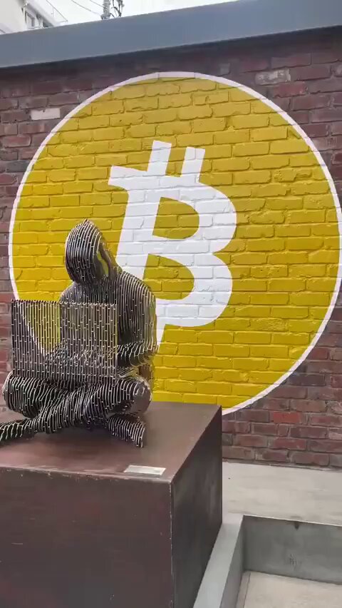 Japonya'da 'Kaybolan Satoshi' Heykeli Açığa Çıktı